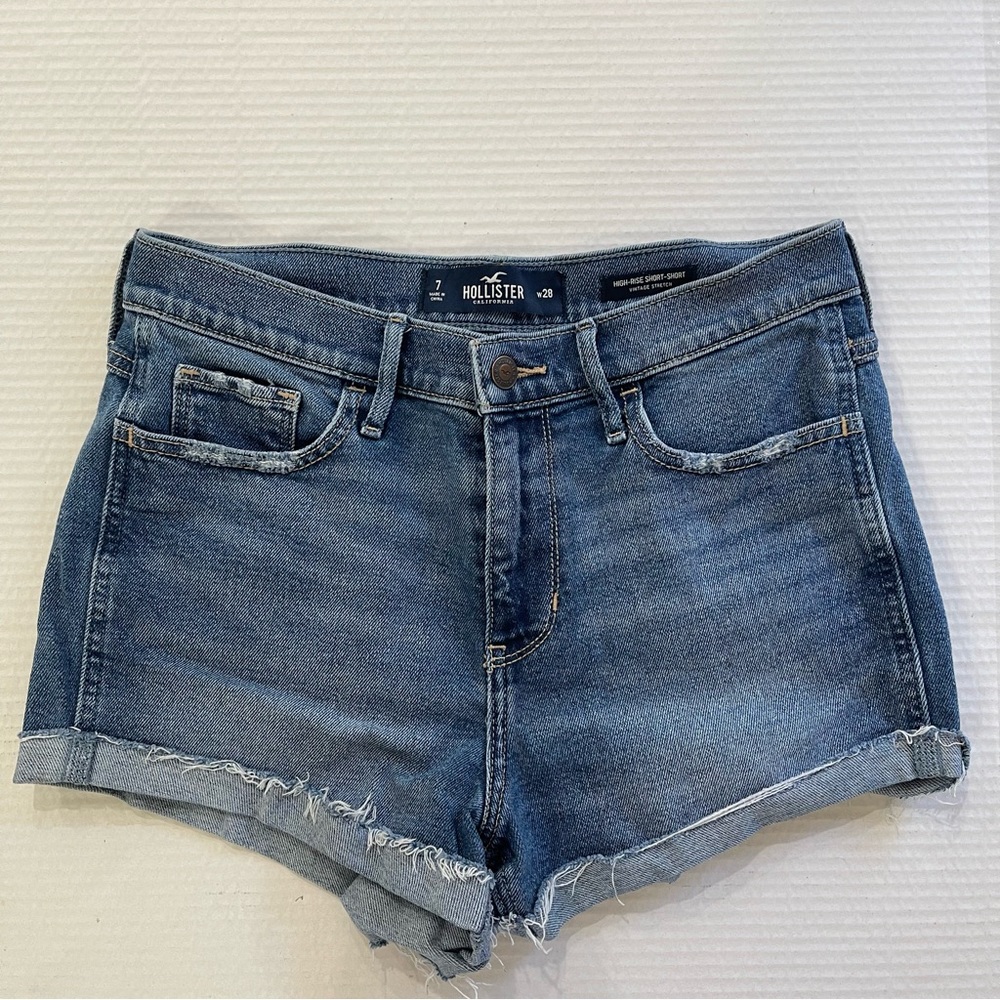 Hollister high-rise short-short